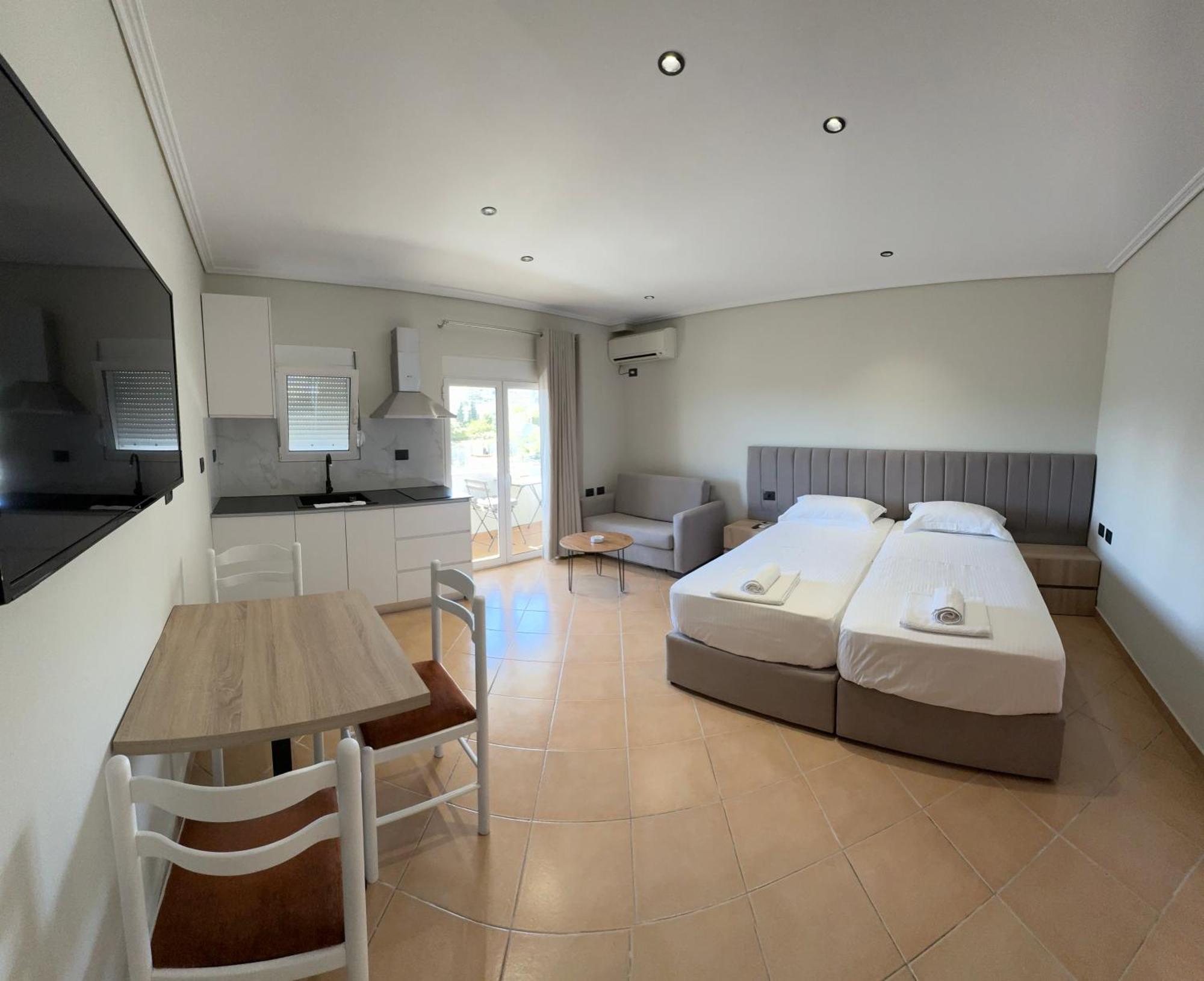 Apartment Garden Sarande